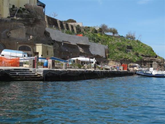 Antiguo puerto romano en Ventotene. Foto: Sebastián Álvaro