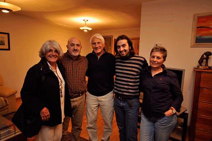 Rossana y Walter Bonatti, con mi familia, en Madrid. Foto: Sebastián Álvaro