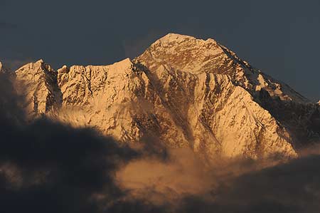 El Everest al atardecer. Foto: Sebastián Álvaro