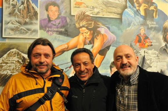 Iván Vallejo con Ramón Portilla y Sebastián Álvaro en la Librería Desnivel.