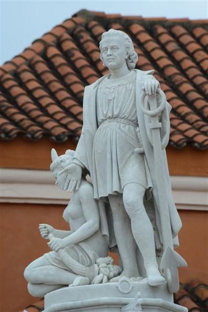 Estatua de Colón de la Plaza de la Aduana. Foto: Sebastián Álvaro